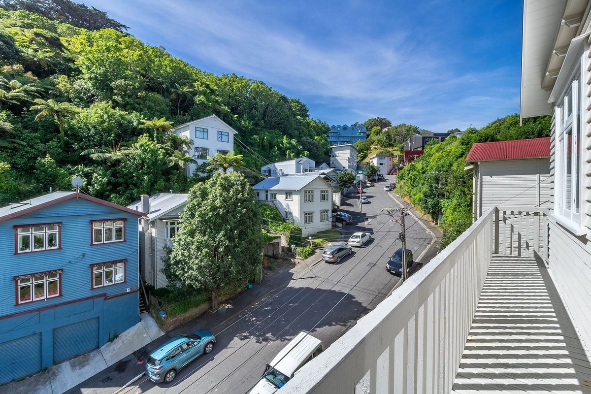 34 Adams Terrace, Aro Valley, Wellington - Carousel 1