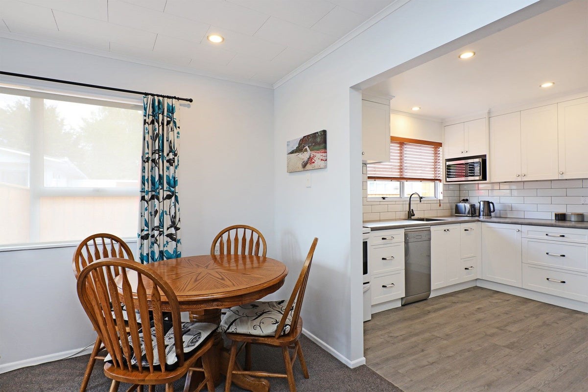 2/84A Gloucester Street, TARADALE, NAPIER - Carousel 2