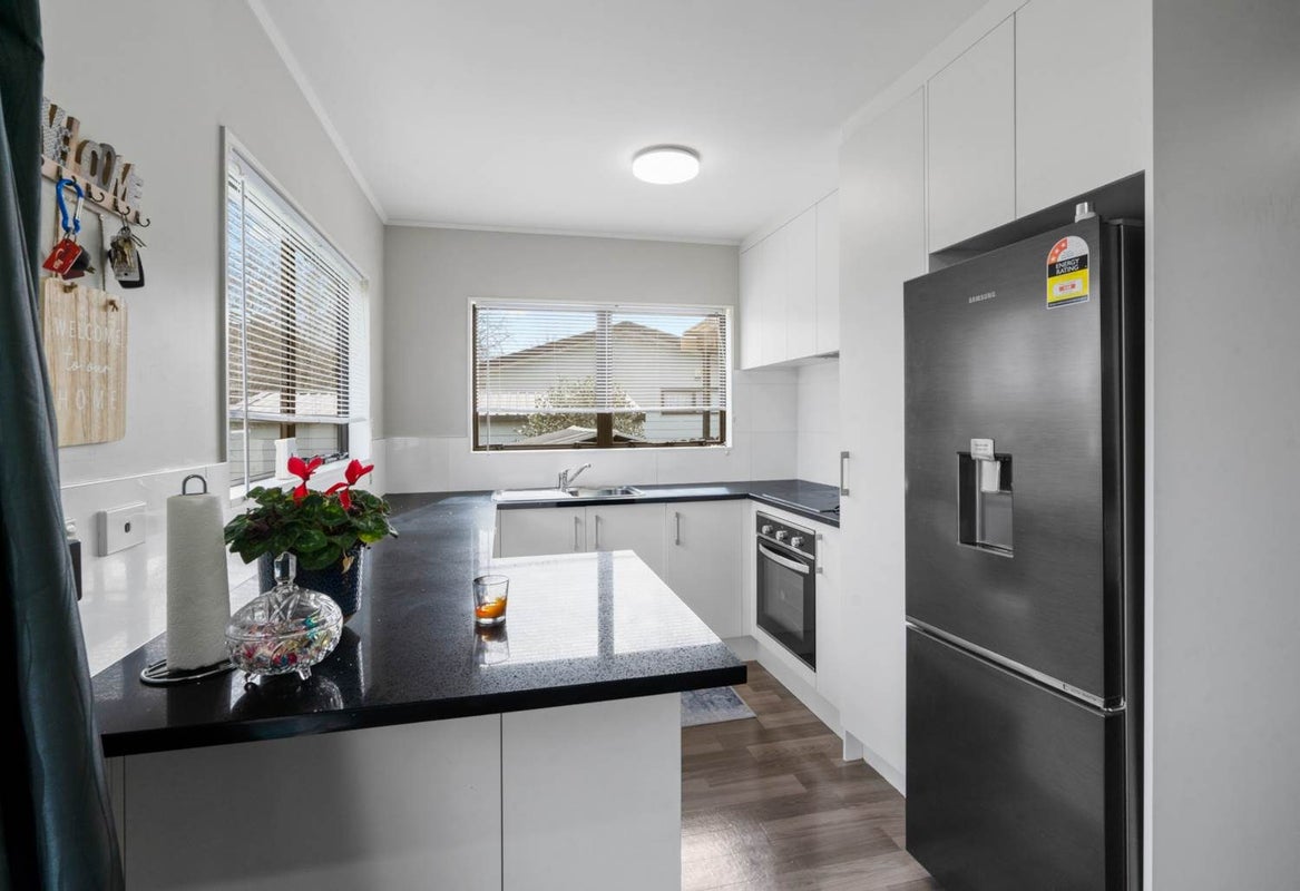 1/11 Blackgate Place, Weymouth, Auckland - Carousel 1
