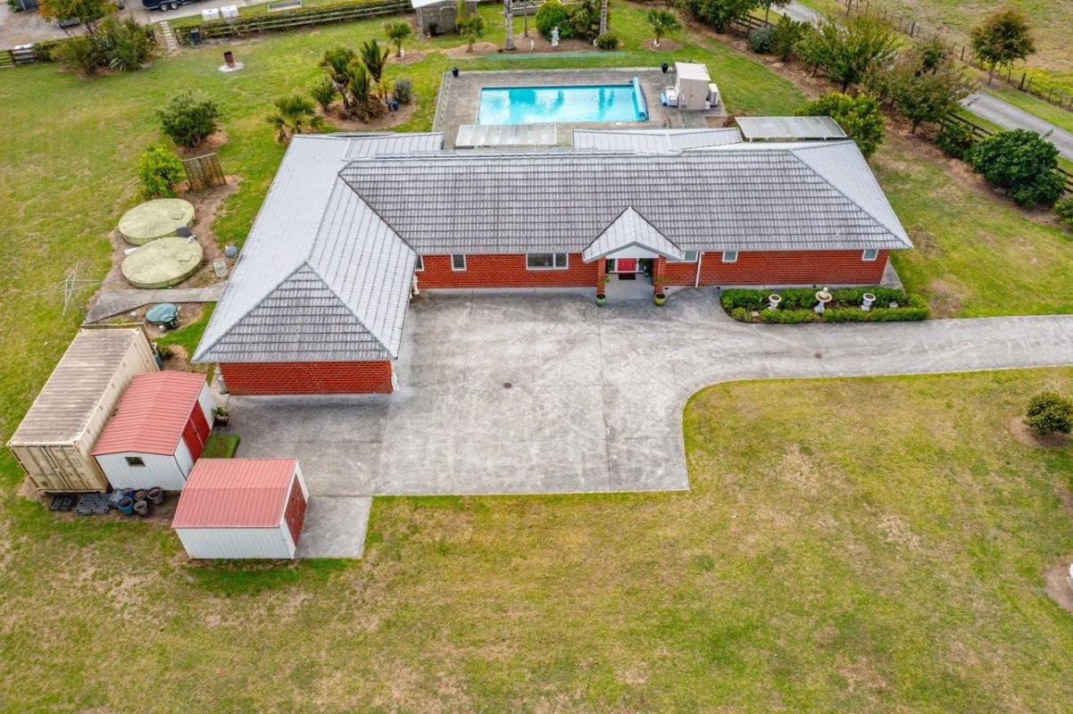 42 Farrand Road, Kumeu, Kumeu - Carousel 1