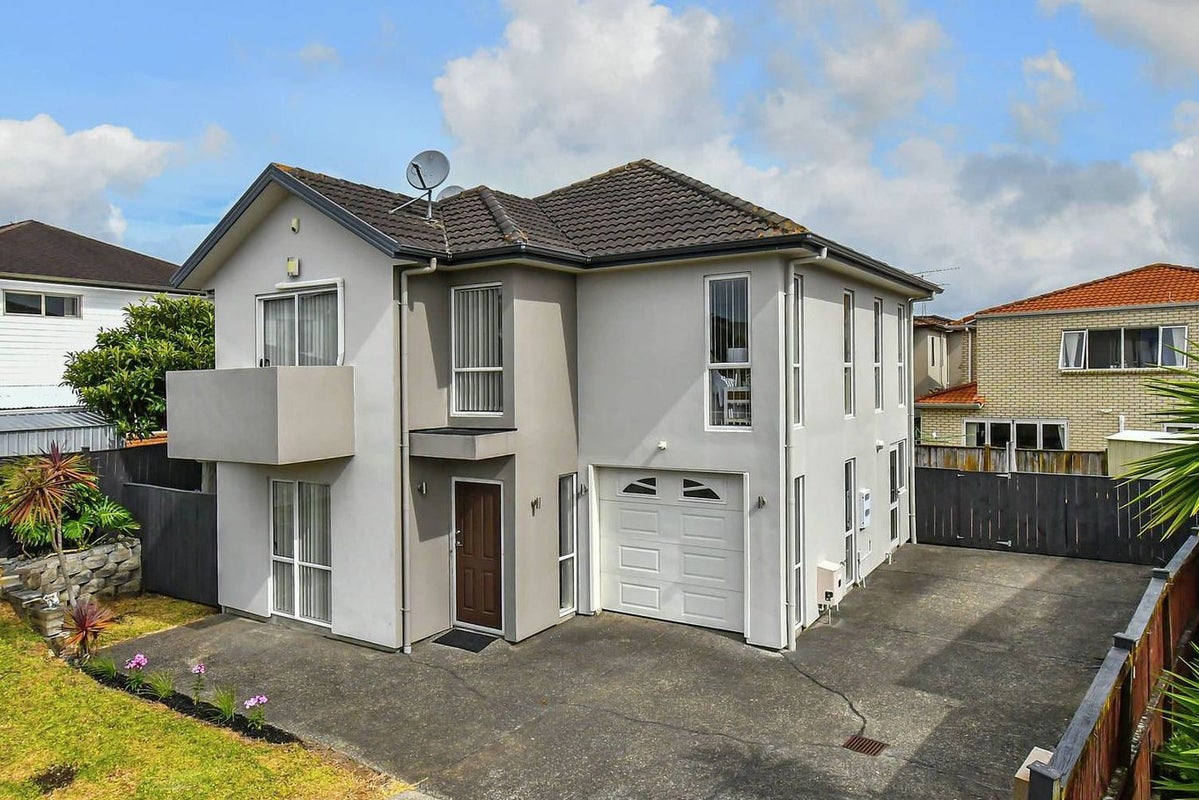 9 Bezar Place, Flat Bush, Auckland - Carousel 1