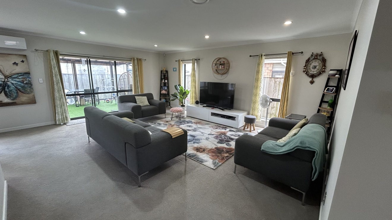 32 Dromoland Drive, Flat Bush, Auckland - Carousel 2