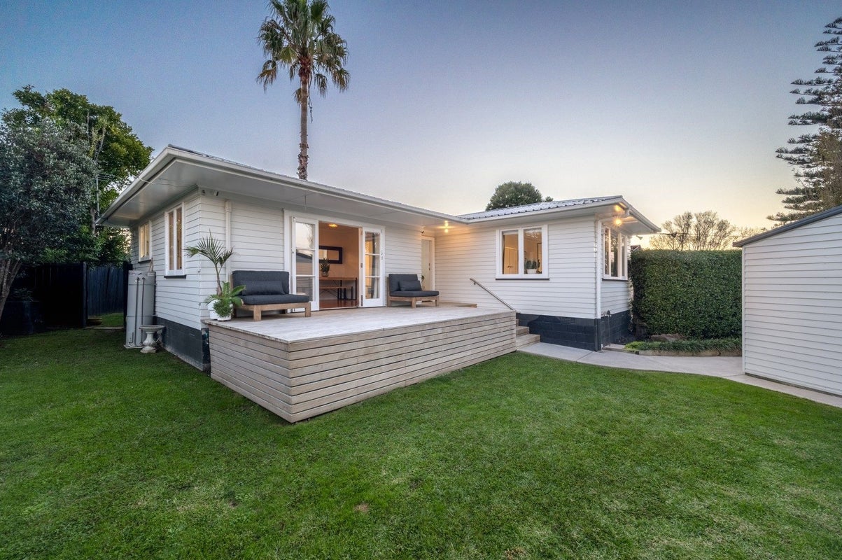 2/12 Pandora Place, Pakuranga, Auckland - Carousel 2