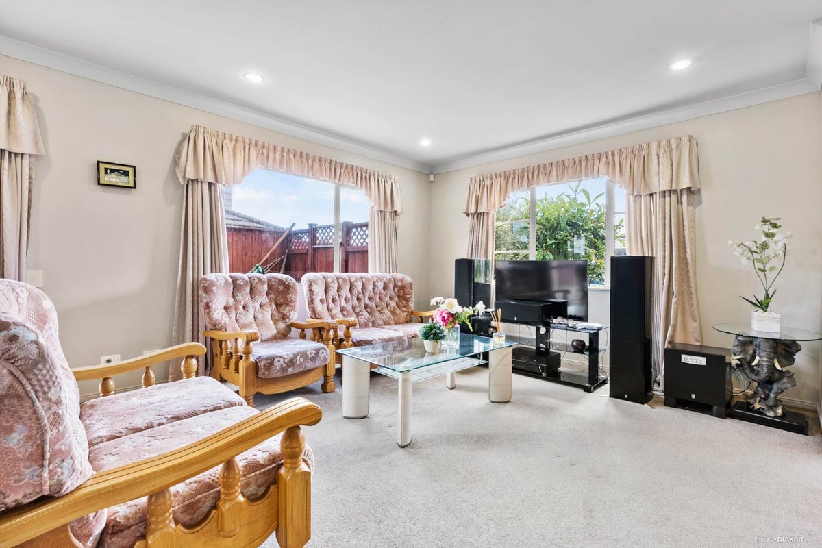 17 Silverwood Drive, Flat Bush, Auckland - Carousel 2