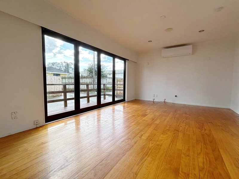 9 Queen Mary Avenue, New Lynn, Auckland - Carousel 1