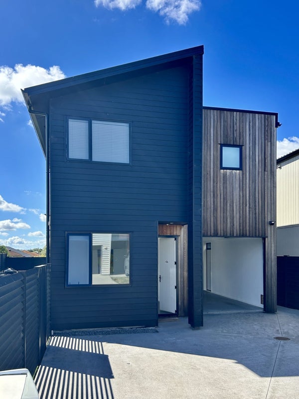 4 Tapuwae Way, Mangere Bridge, Auckland - Carousel 2