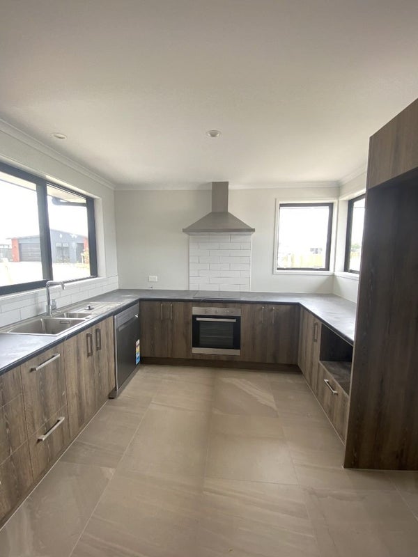90 Tabraham Crescent, Pyes Pa, Tauranga - Carousel 2