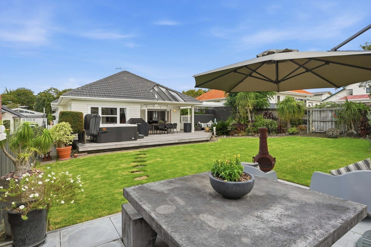 6 August Place, Greenlane, Auckland - Carousel 1