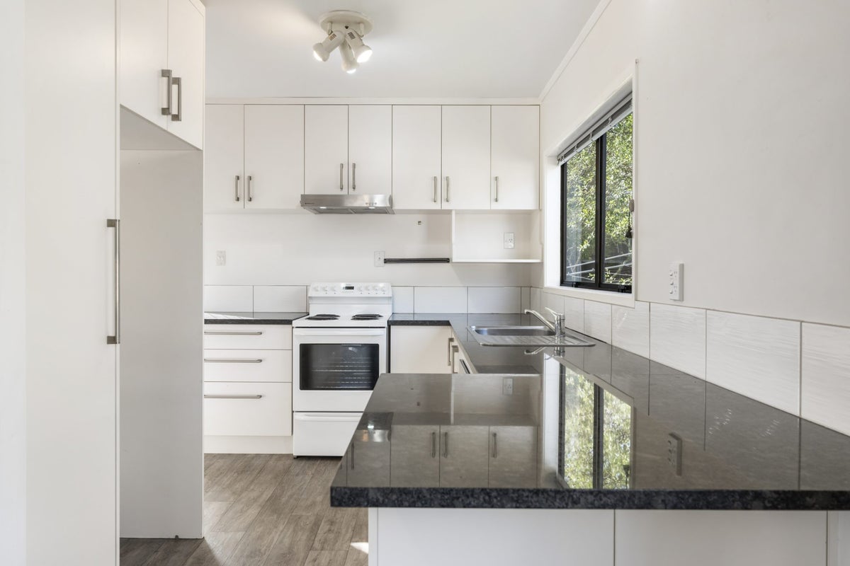81 Moore Street, Hillcrest, Auckland - Carousel 2