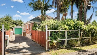49 Riversdale Road, Avondale, Auckland - Carousel 1