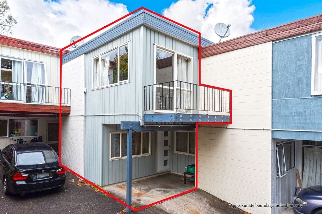 2/24 Commodore Drive, Lynfield, Auckland - Carousel 1