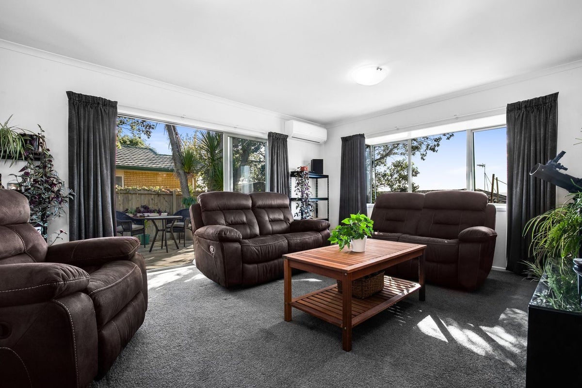 11 Kaimoana Street, Weymouth, Auckland - Carousel 2
