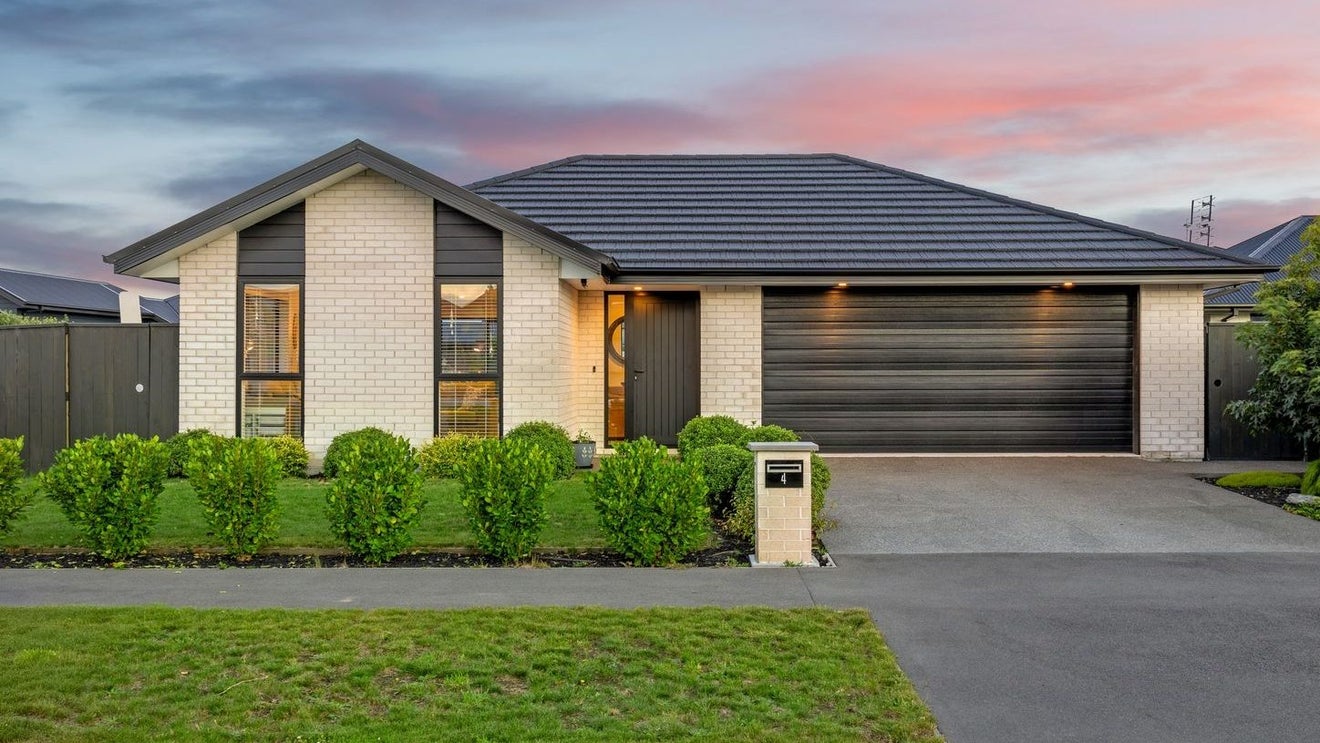 4 Selfe Crescent, Burwood, Christchurch - Carousel 1
