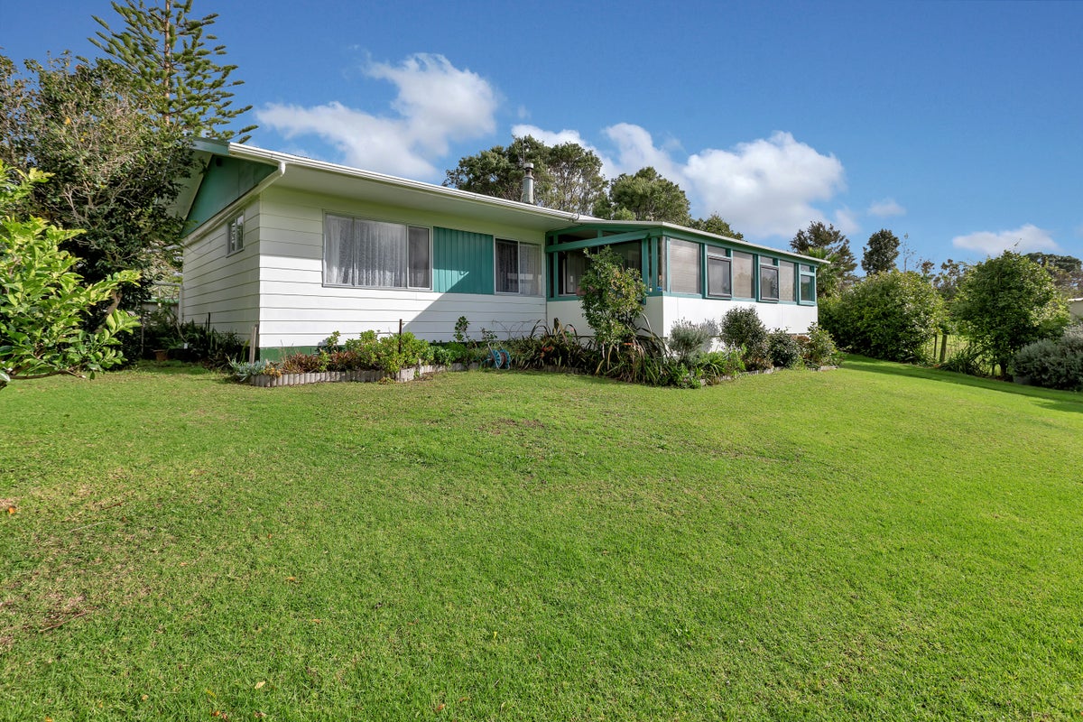 306 One Tree Point Road, One Tree Point, Whangarei - Carousel 1