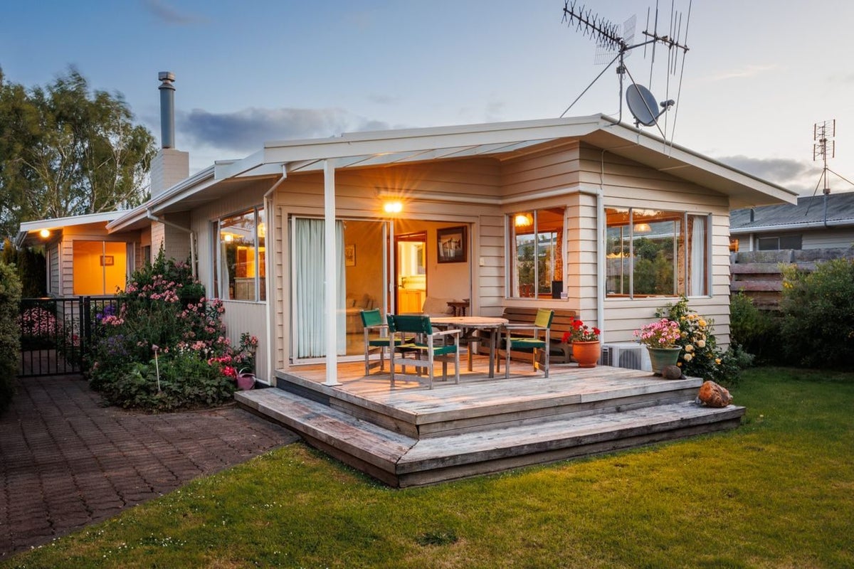 31 Henare Street, West End, Palmerston North - Carousel 1