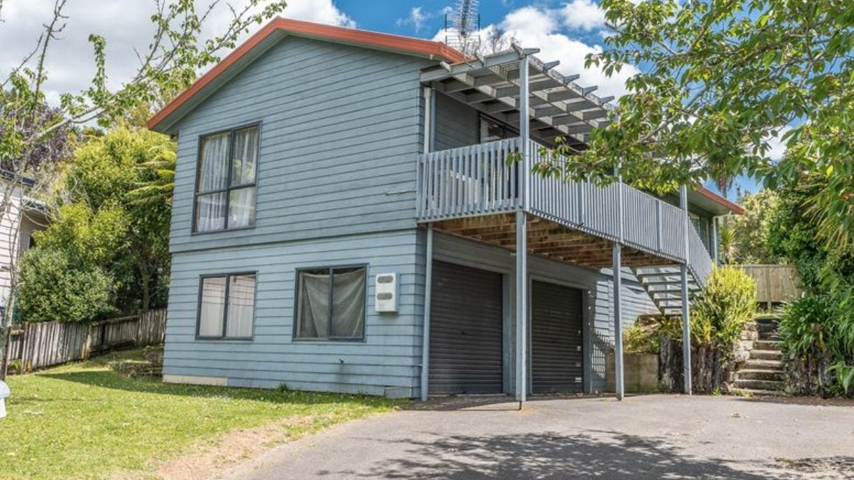15 Oakley Avenue, Claudelands, Hamilton - Carousel 1