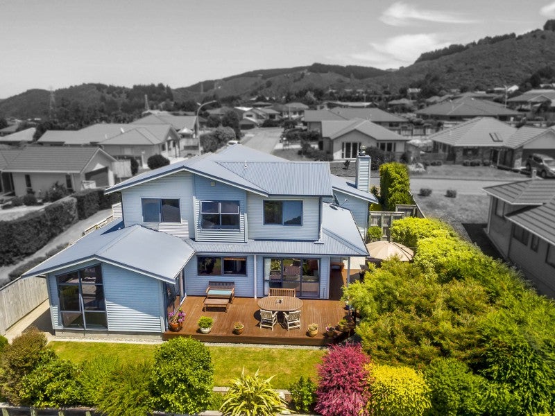 27 McEwen Crescent, Riverstone Terraces, Upper Hutt - Carousel 1