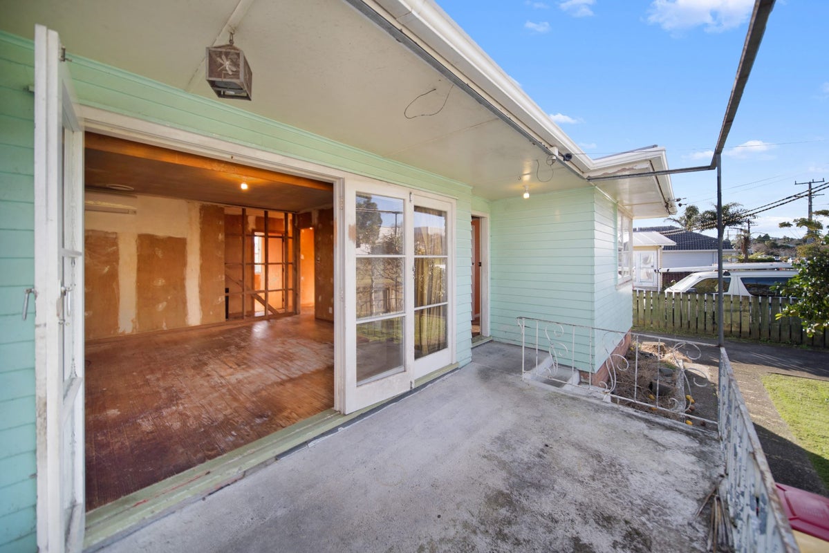 31 Sterling Avenue, Manurewa East, Auckland - Carousel 2