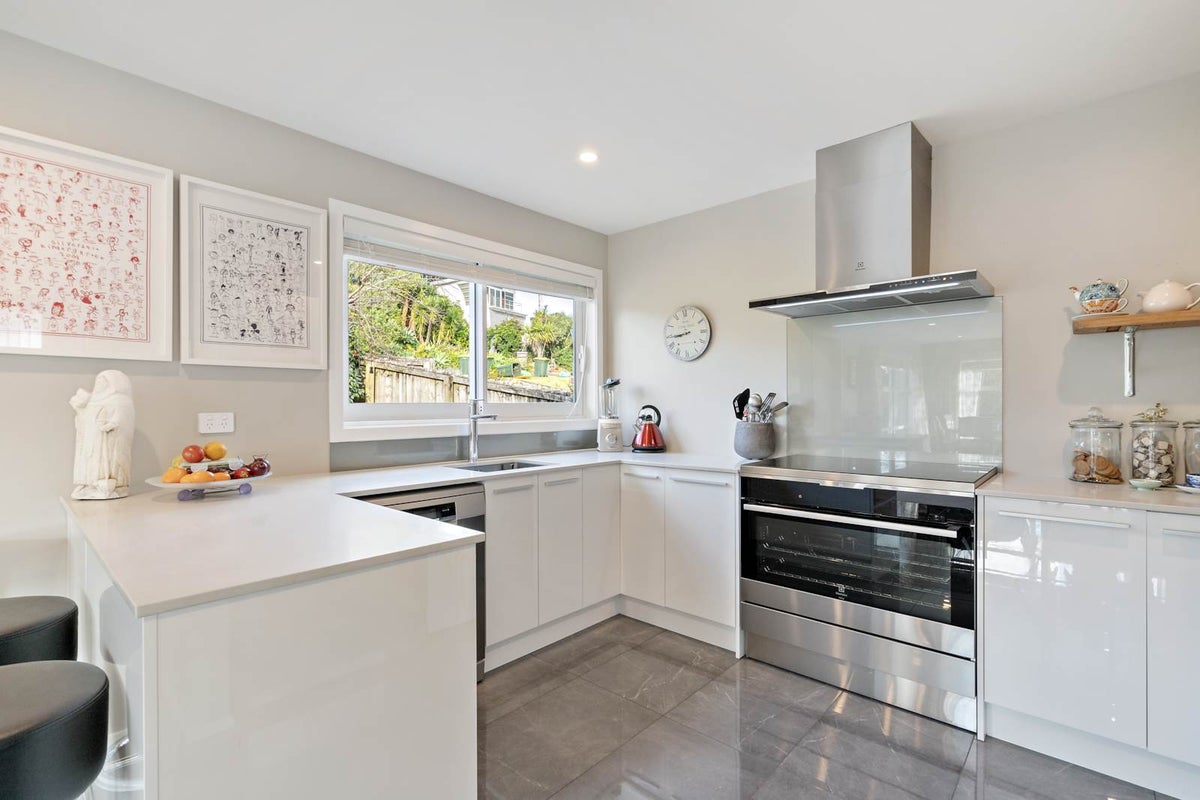 20 Ocean View Road, Hatfields Beach, Orewa - Carousel 2