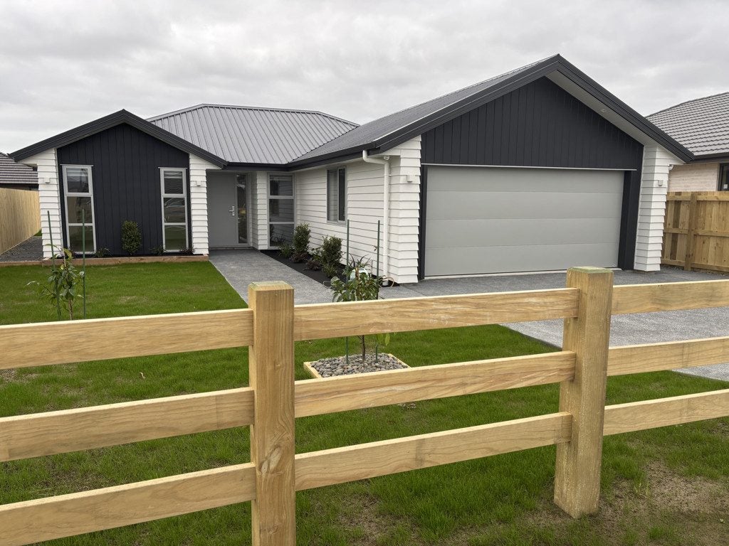 15 Pureirei Drive, CLEVEDON - Carousel 2