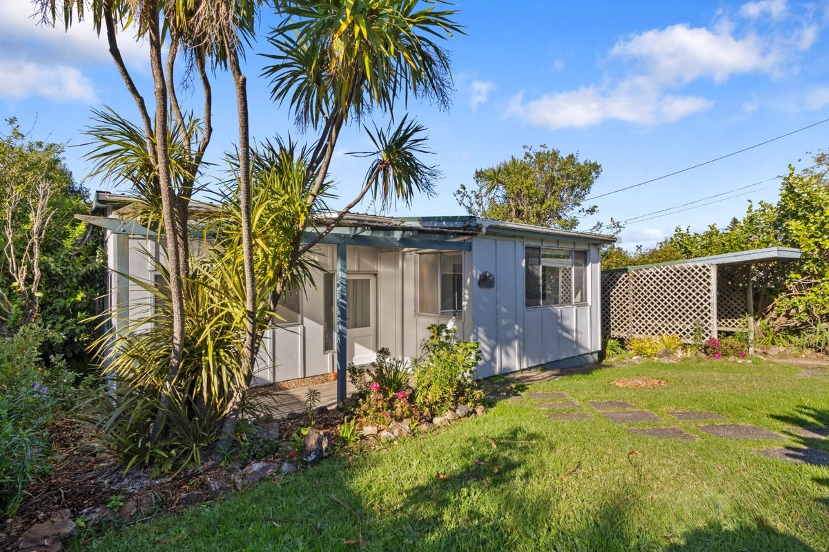 14 Tui Street, Oneroa, Waiheke Island - Carousel 1