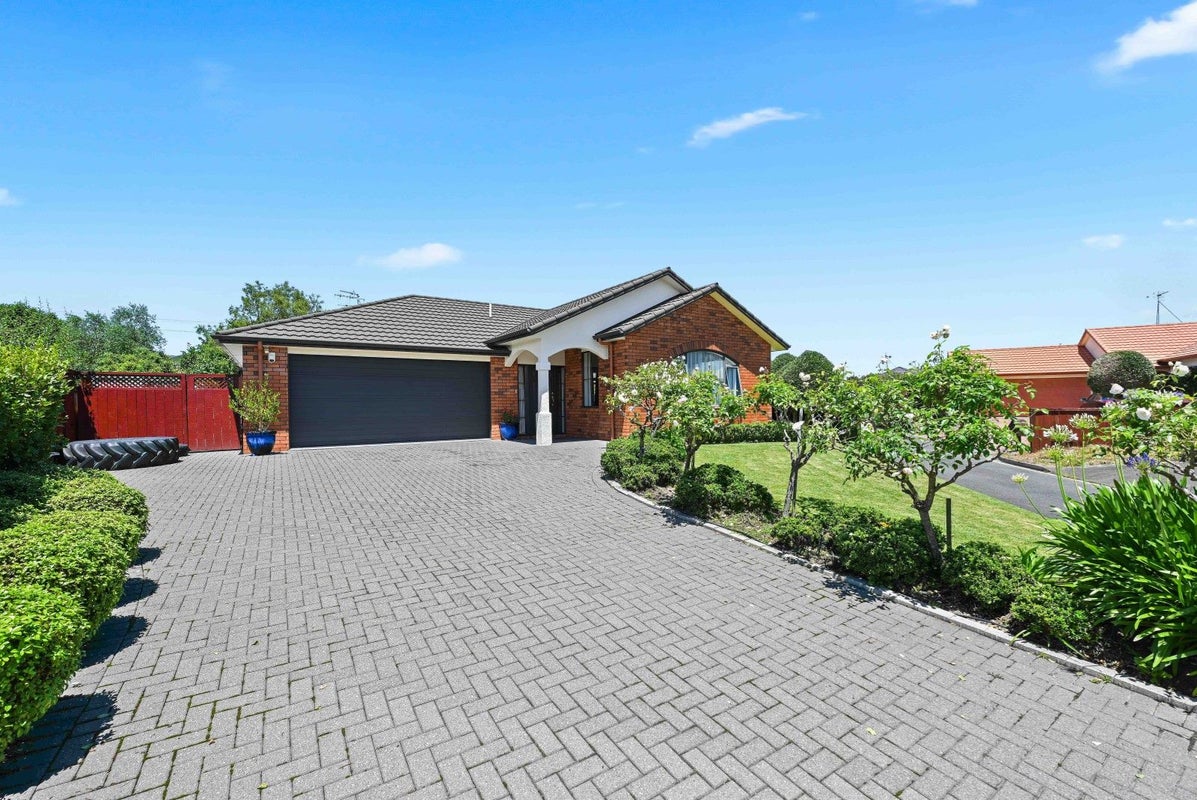 38 Fendalton Drive, Rototuna, Hamilton - Carousel 2