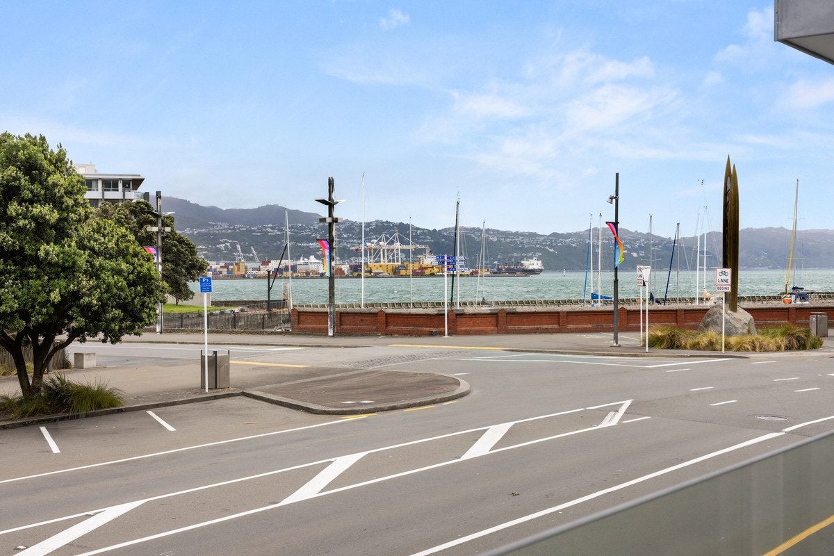 10/74 Oriental Parade, Oriental Bay, Wellington - Carousel 2