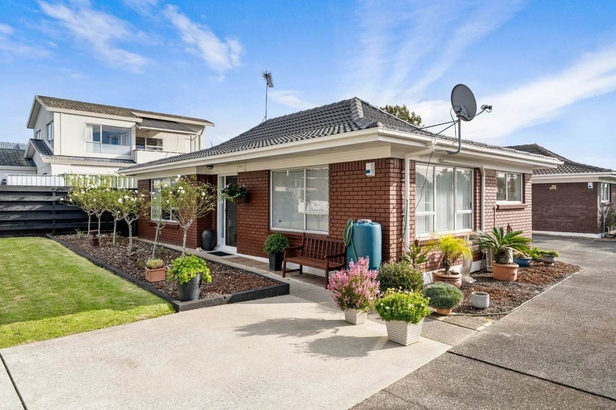 11A Levaut Place, Half Moon Bay, Auckland - Carousel 1
