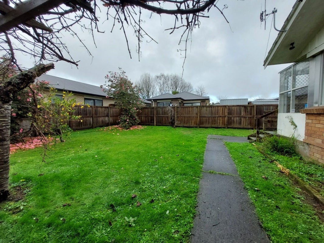 10B Marshall Street, Fairfield, Hamilton - Carousel 17