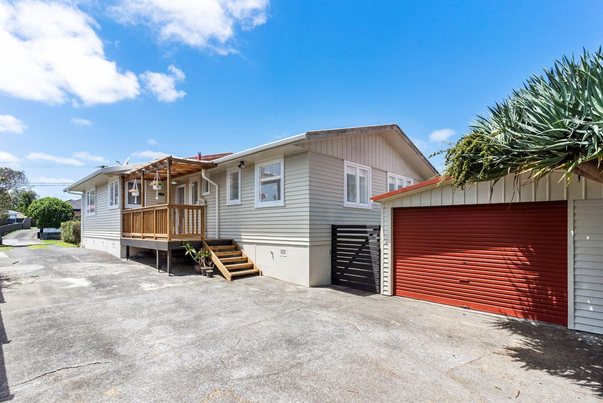 21 Falkirk Street, Blockhouse Bay, Auckland - Carousel 1