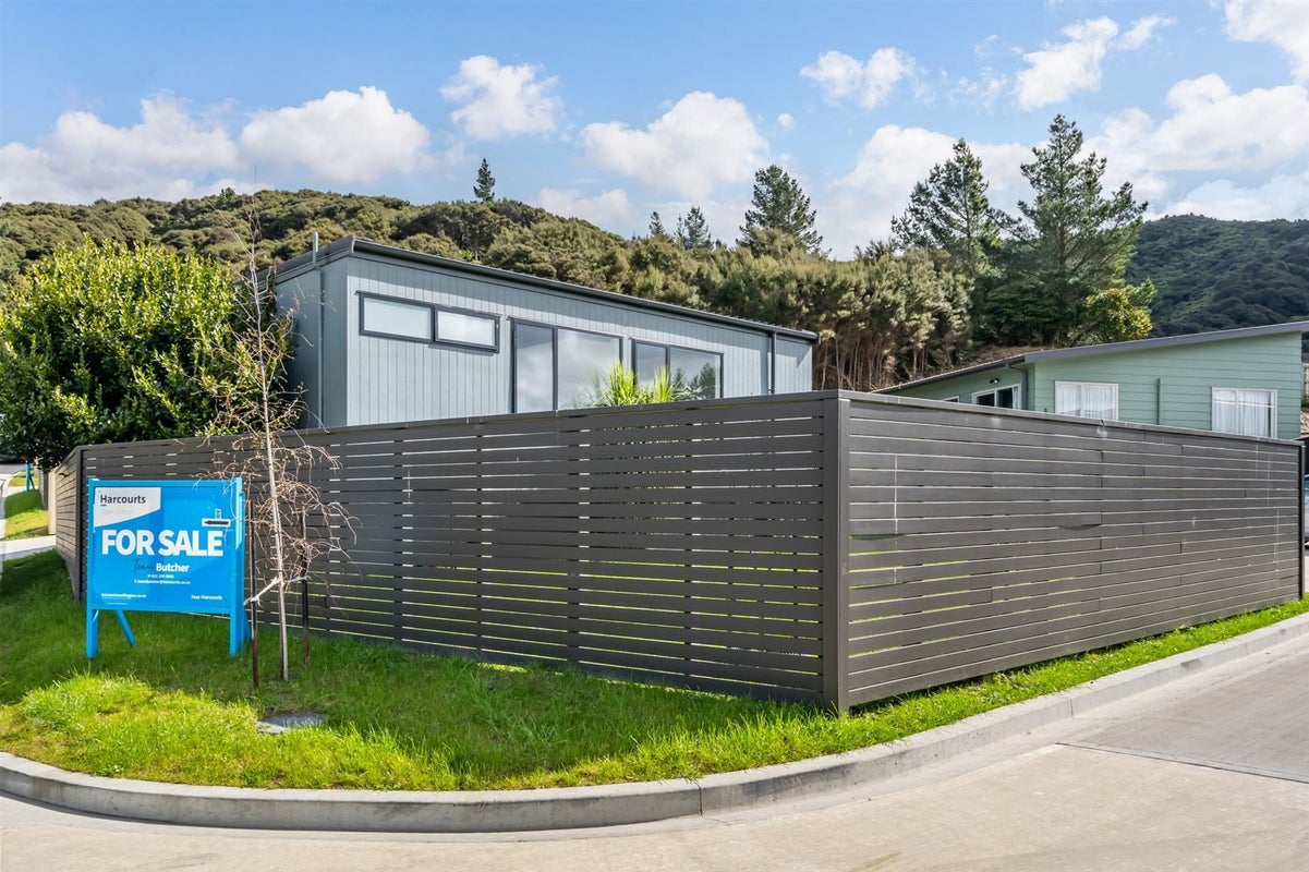 10 Hastings Grove, Wainuiomata, Lower Hutt - Carousel 14