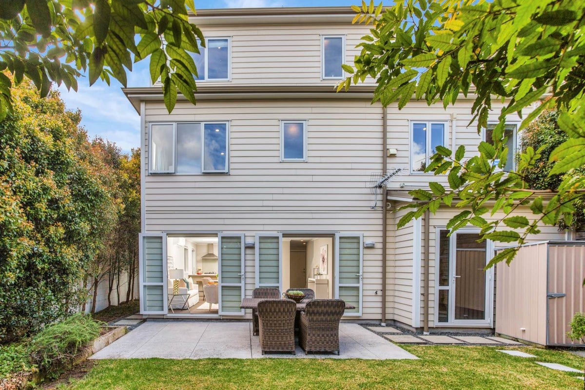 9 Adamson Road, Flat Bush, Auckland - Carousel 1