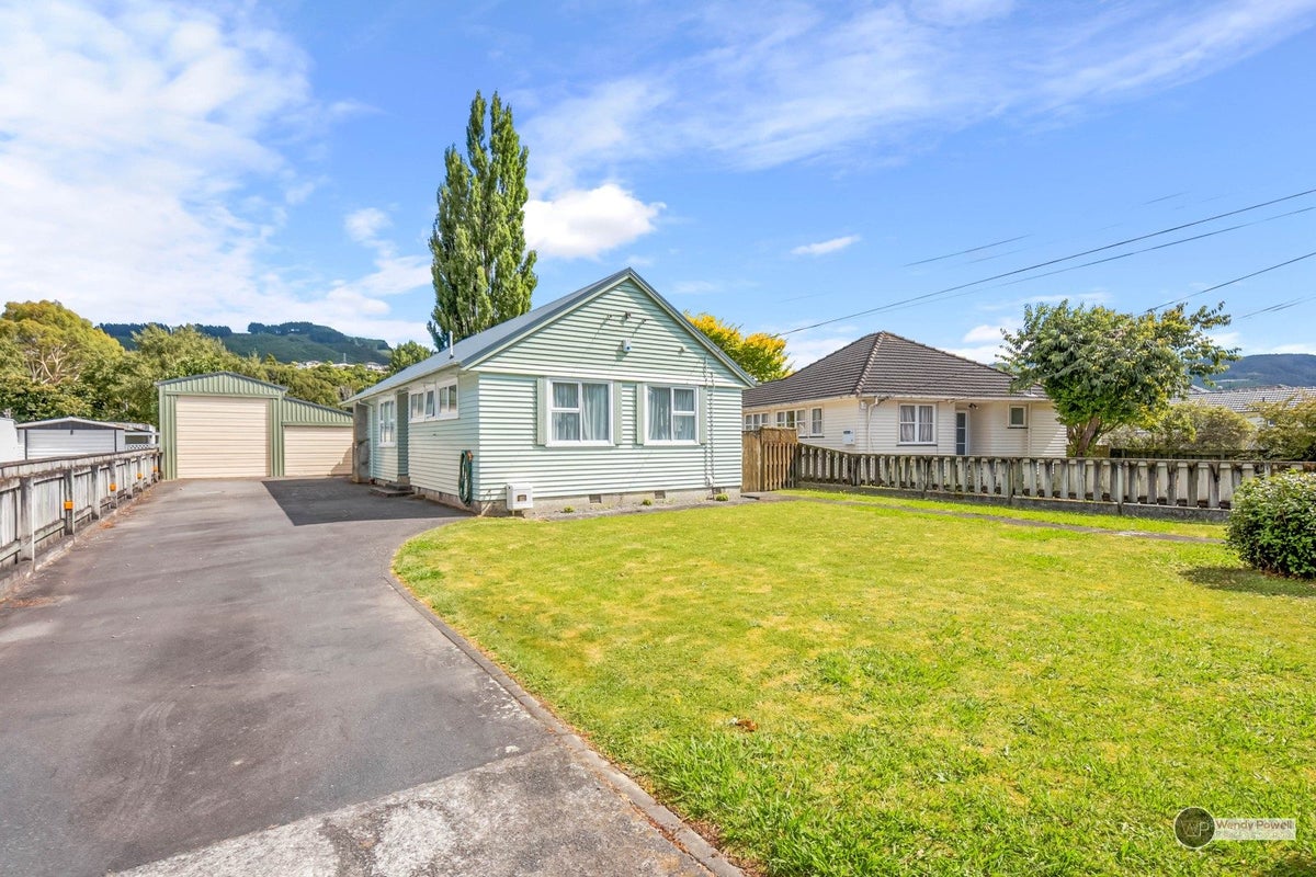 70 Longfellow Street, Trentham, Upper Hutt - Carousel 1