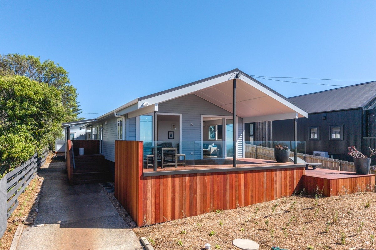 2 Coromandel Road, Oneroa, Waiheke Island - Carousel 1