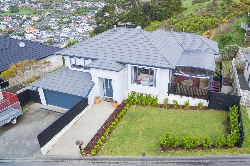 92 Erlestoke Crescent, Churton Park, Wellington - Carousel 1