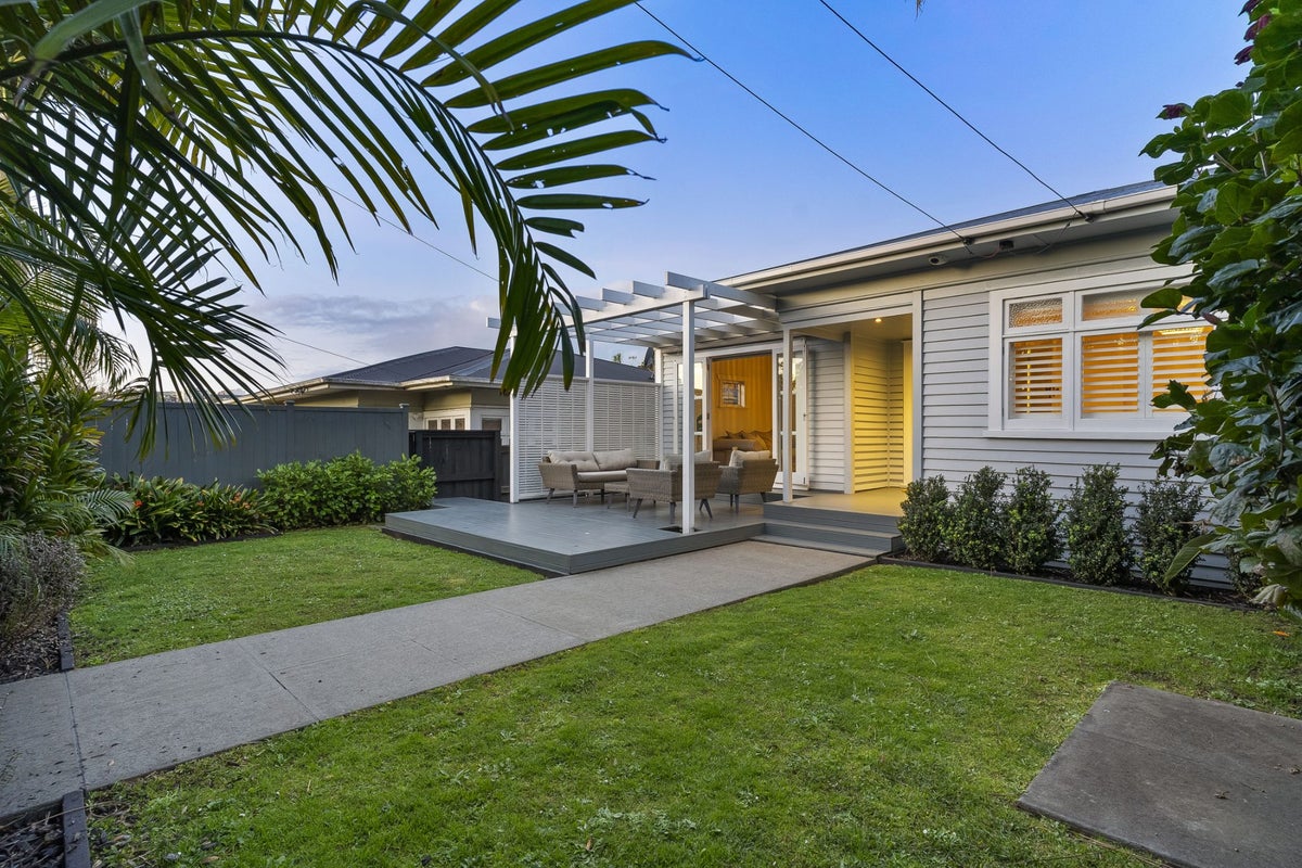 17 Warwick Street, Morningside, Auckland - Carousel 2