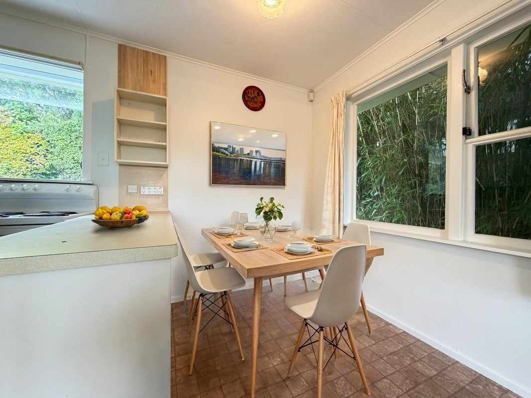31 Kahikatea Grove, Paparangi, Wellington - Carousel 2