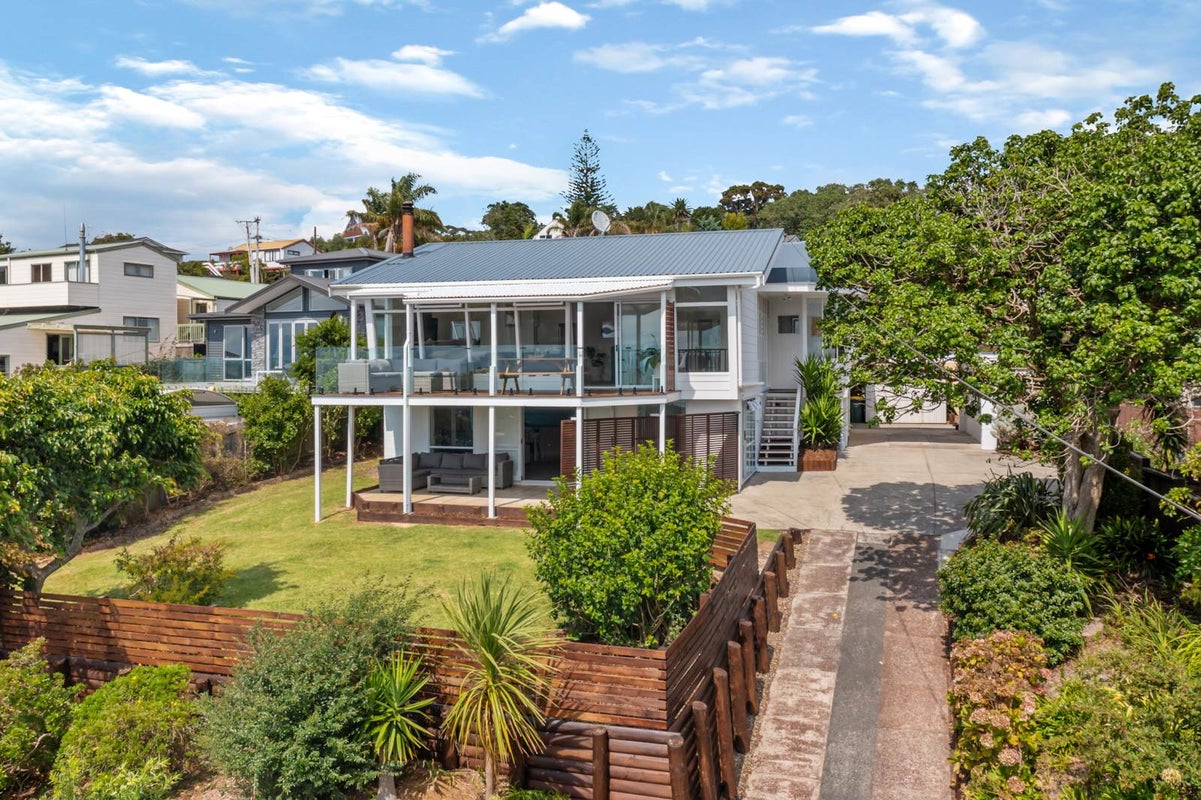 12 Gledstane Road, Stanmore Bay, Whangaparaoa - Carousel 1