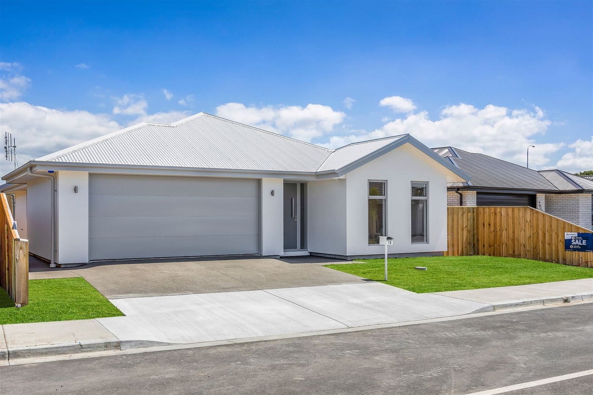 10 Jasmine Street, Woodend, Woodend - Carousel 1