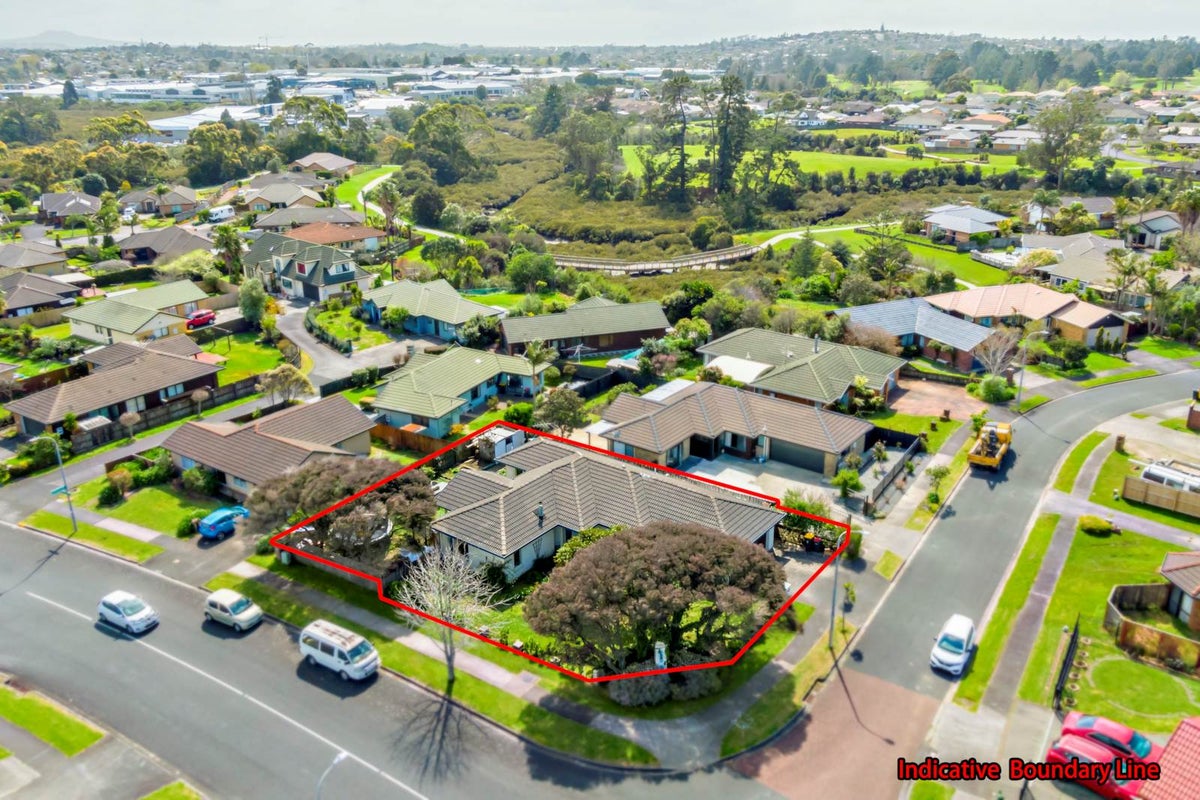 2 Robina Court, Burswood, Auckland - Carousel 1