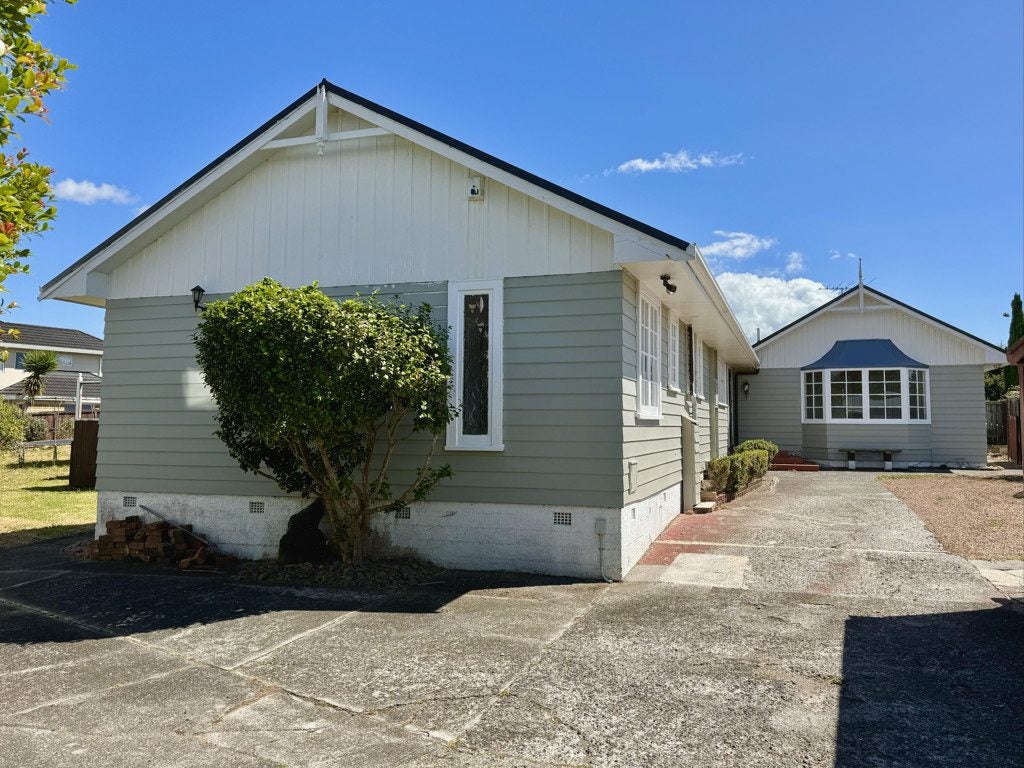 10 THE ROSEBOWL, Sunnyhills, Auckland - Carousel 2