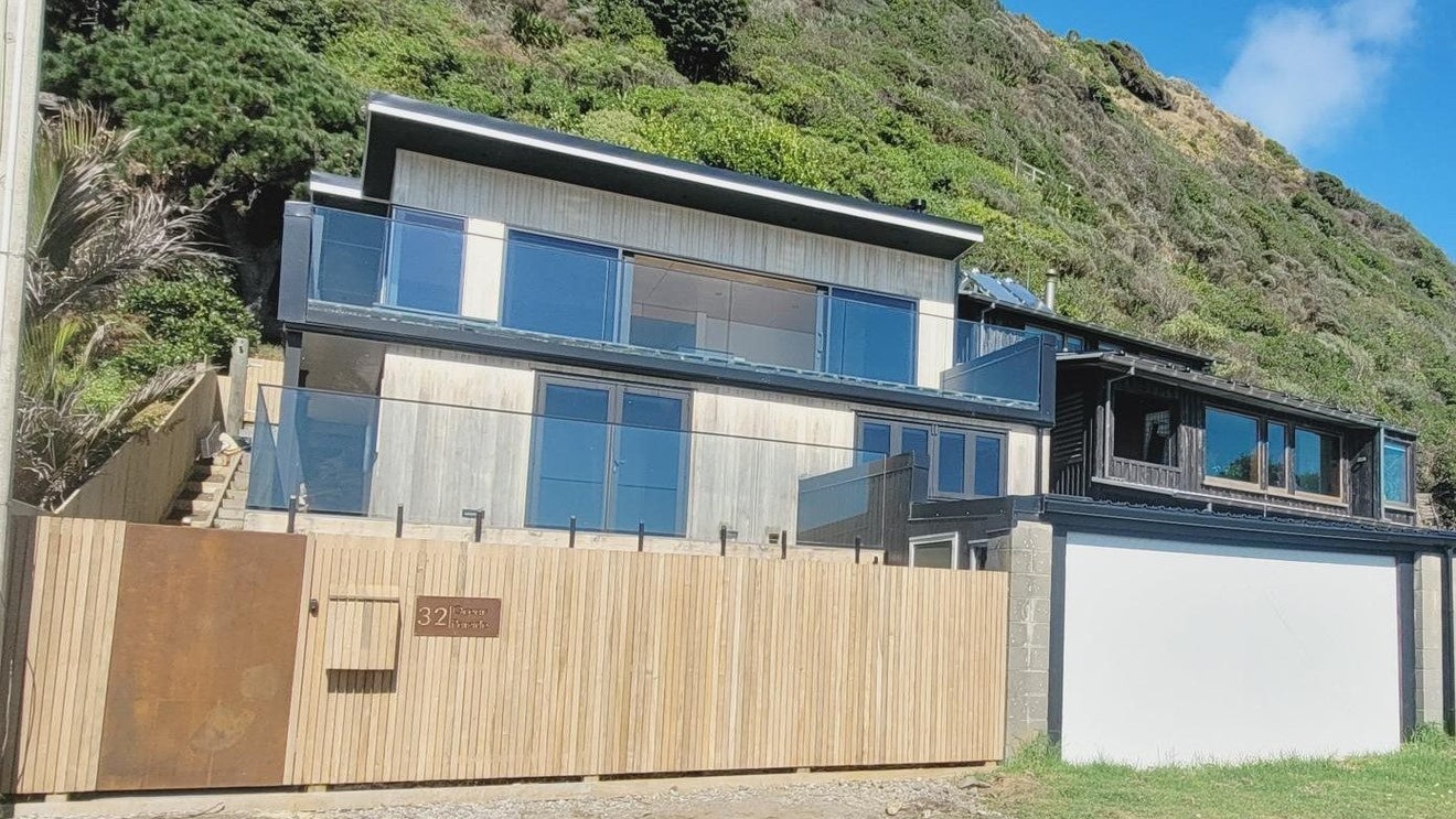 32 Ocean Parade, Pukerua Bay, Porirua - Carousel 1