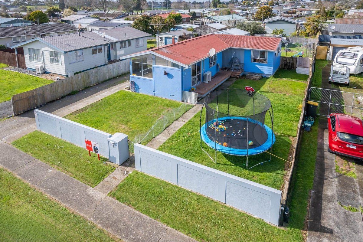 7 Rodney Street, Nawton, Hamilton - Carousel 2