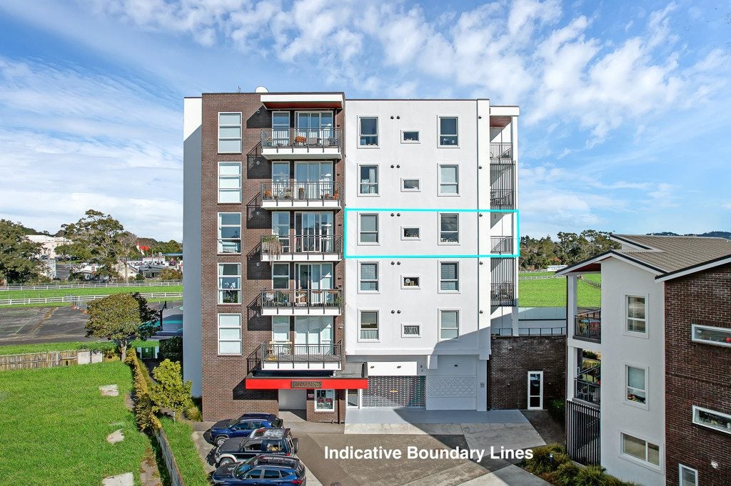 302/26C Racecourse Parade, Avondale, Auckland - Carousel 1