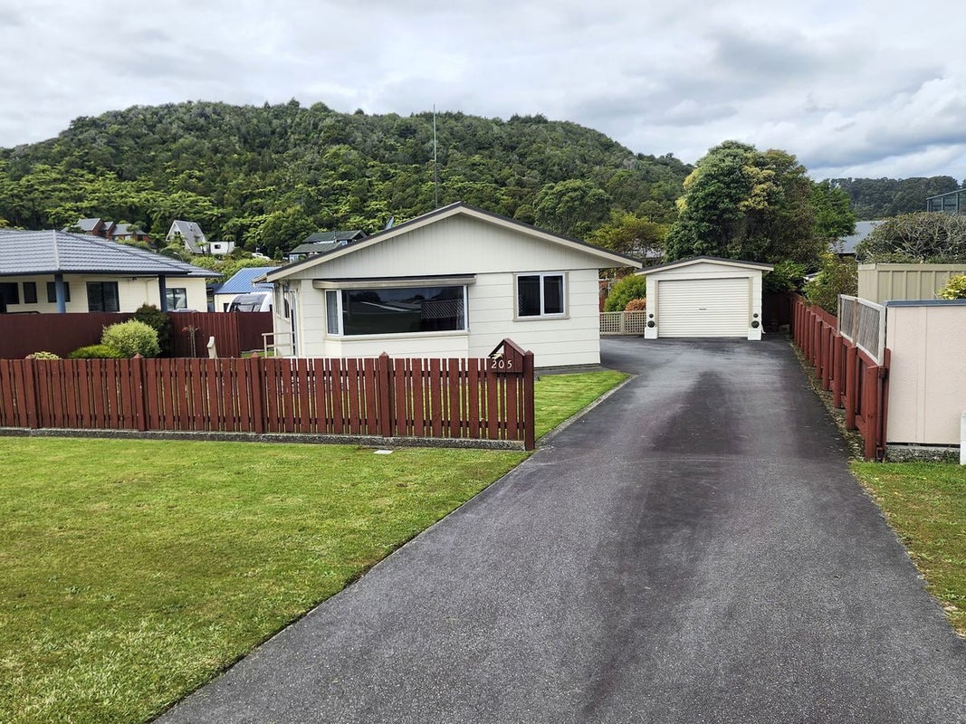 205 Main South Road, Karoro, Greymouth - Carousel 1