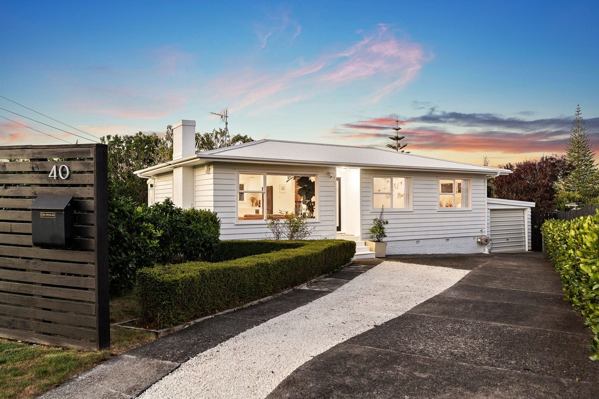 40 Fairclough Road, Beach Haven, Auckland - Carousel 1