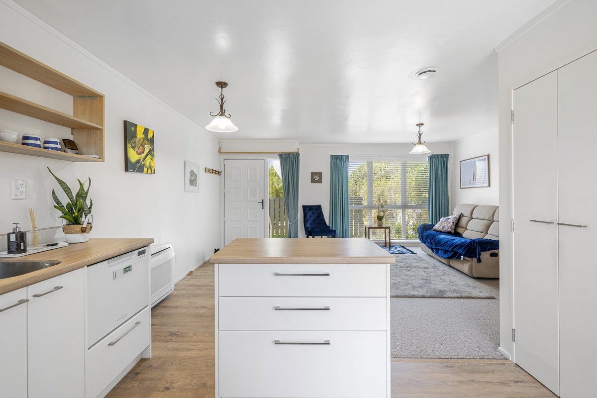 16B Beauchamp Street, Tawa, Wellington, Wellington - Carousel 2