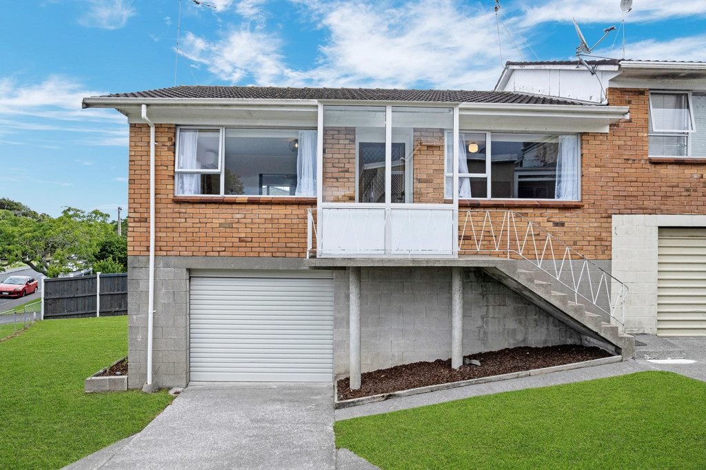 1/1 Griffen Park Road, Mount Roskill, Auckland - Carousel 1