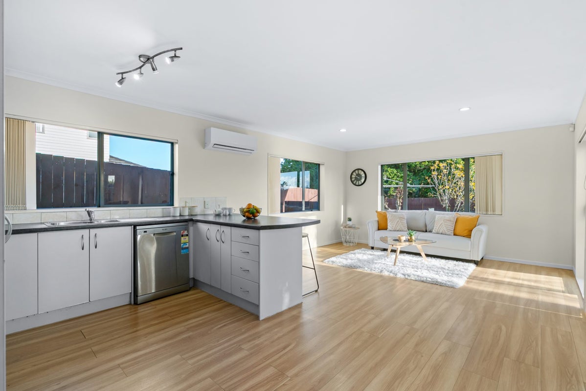 9 Staten Place, Mangere, Auckland - Carousel 2