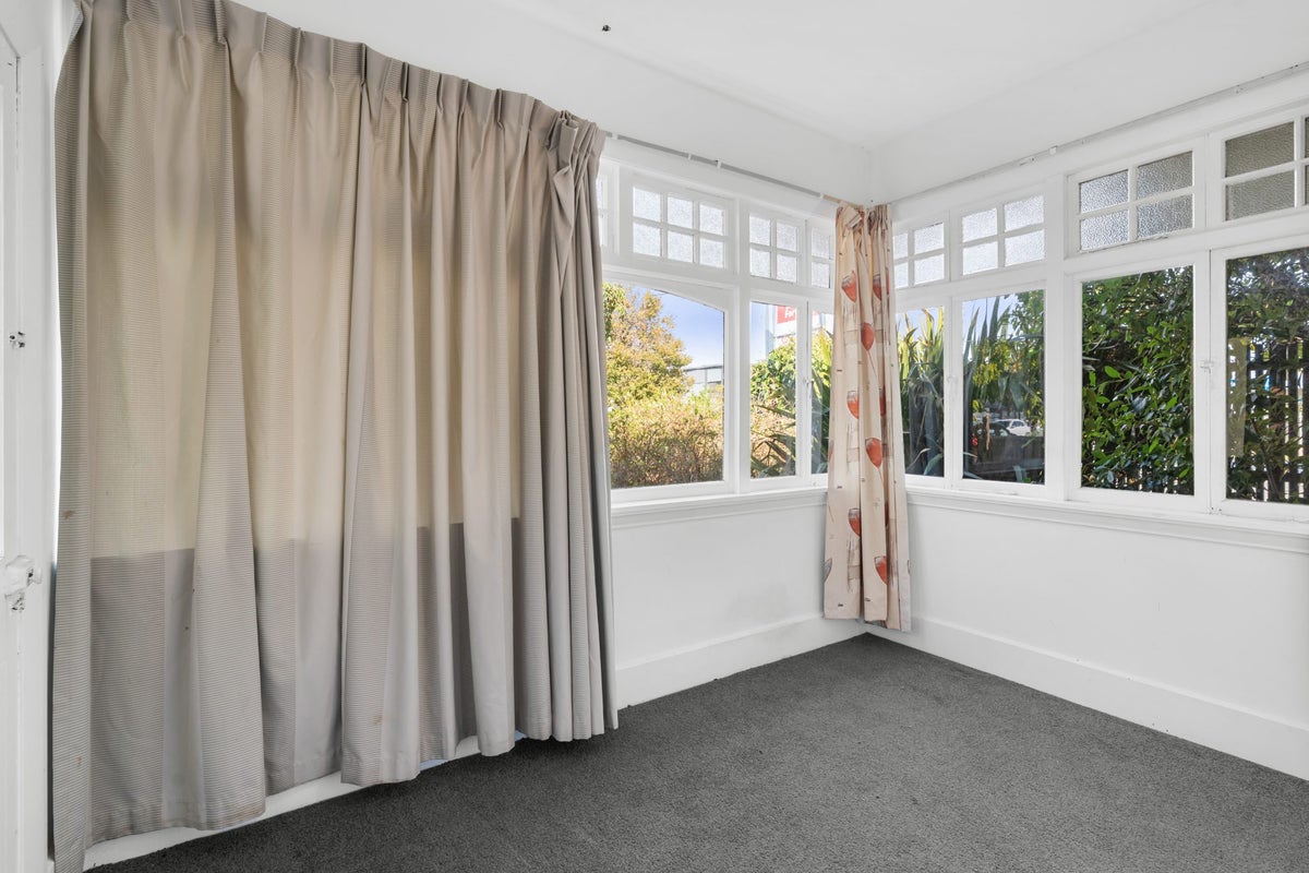 257 Ferry Road, Waltham, Christchurch - Carousel 17